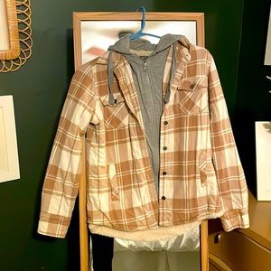 Plaid sweatshirt wit built in flannel. Size small. Sherpa lining.
